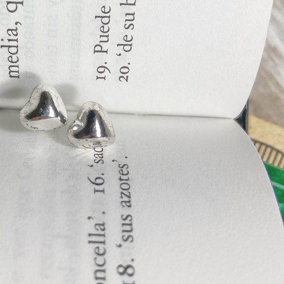Alquimia Jewelry - WHITE GOLD PUFFY HEART STUDS